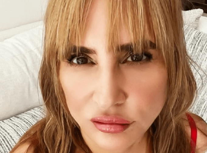 Anne-Marie Losique fait jaser avec sa tenue rouge au Grand Prix du Canada